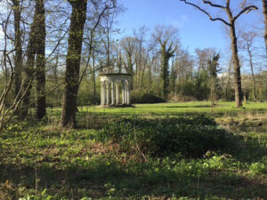 De Theekoepel van Eindenhout in het vroege voorjaar.